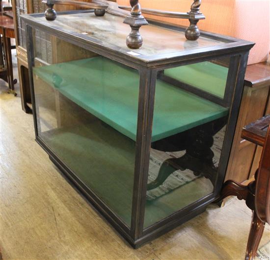 Ebonised display counter